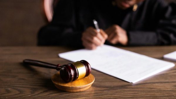 Hukum Menjadi Studi Yang Tidak Tergantikan Oleh AI